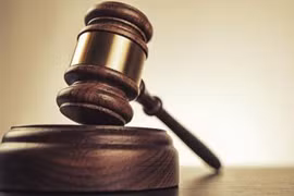 Bé trai bị 8 gã đàn ông lạm dụng tình dục