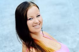 Cô gái trẻ muốn “lên giường” với 100.000 đàn ông