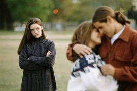 6 dấu hiệu chàng chưa quên tình cũ