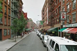 Mẹ bi cưỡng hiếp tại nhà, ngay bên cạnh con gái 7 tuổi