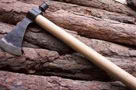 Vợ cuồng ghen dùng rìu chém chết nhân tình của chồng