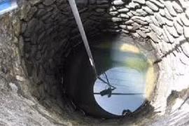 Chồng có bồ, vợ đẩy 3 con xuống giếng 