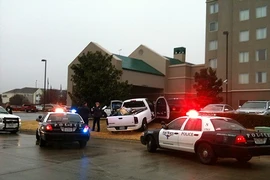 Khỏa thân đuổi bắt trộm ô tô