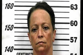 Gặp họa vì giấu tiền ăn cắp trong trực tràng