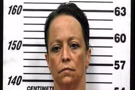 Gặp họa vì giấu tiền ăn cắp trong trực tràng