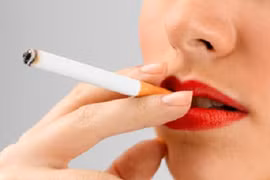 Phụ nữ hút thuốc lá đối mặt với nguy cơ đột quỵ chết người