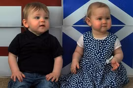 Cặp sinh đôi được sinh ở hai nước khác nhau