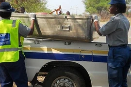 Bị bỏ vào quan tài đem chôn, gái “bán hoa” bỗng bật dậy