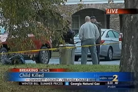 Bé gái 10 tuổi bị cha và mẹ kế vứt xác vào thùng rác