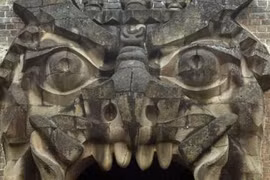 Dụ dỗ phụ nữ “mây mưa” để trừ tà