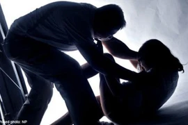 Bố chồng dụ con dâu "mây mưa" nhân dịp sinh nhật