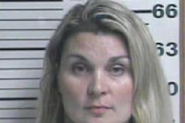 Nữ giáo viên bị tố “lên giường” với hai học sinh