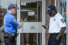 Cậu bé 14 tuổi tấn công tình dục bé gái 4 tuổi trong ống trượt