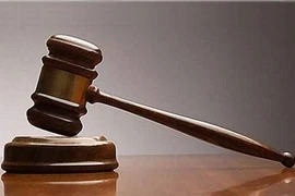 Rượu vào, tấn công hiếp dâm phụ nữ giữa nơi công cộng