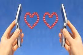 Đừng để những tin nhắn làm bạn rời xa nửa kia của mình 