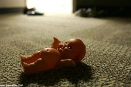 Indonesia: Kinh hoàng mẹ dìm chết con trai, vì “của quý” quá nhỏ