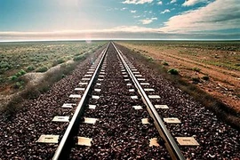 Mất mạng vì “mây mưa” trên đường ray xe lửa