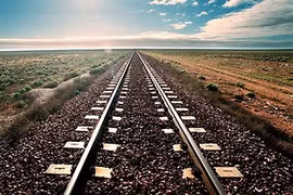 Mất mạng vì “mây mưa” trên đường ray xe lửa