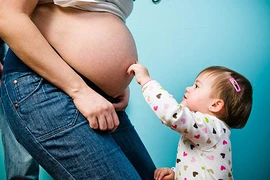 5 mẹo chuẩn bị tinh thần cho bé khi sắp có em