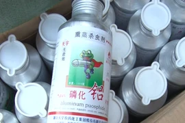 Lực lượng 141 bắt giữ xe khách chở hóa chất độc hại