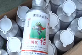 Lực lượng 141 bắt giữ xe khách chở hóa chất độc hại