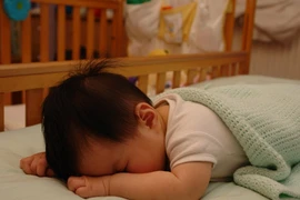 Trẻ ngủ sai tư thế dễ bị hội chứng đột tử