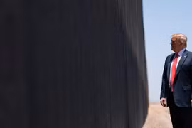 Sóng gió vẫn bủa vây chính trường Mỹ 