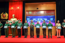 Bộ trưởng Bộ Công an Tô Lâm gặp mặt động viên gần 400 cán bộ tăng cường về xã biên giới, trọng điểm 