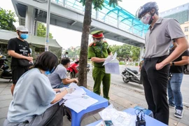 Siết việc ra đường không cần thiết, khóa chặt “vùng đỏ”, nhân rộng “vùng xanh” 