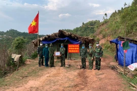 Đón lõng đường dây đưa người xuất nhập cảnh trái phép qua biên giới 