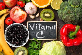 Bổ sung vitamin C đúng cách, tăng sức đề kháng mùa dịch 