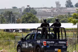 Giai thoại về vụ đào thoát ngoạn mục của trùm ma túy “El Chapo” 20 năm trước