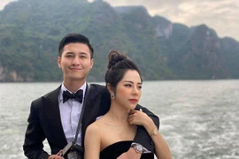 Nam diễn viên Huỳnh Anh và vợ sắp cưới đều bị... rơi điện thoại? 