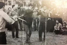 Hà Nội một thời tiếng hát át tiếng bom