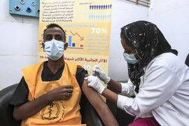 Nhiều quốc gia triển khai tiêm mũi tăng cường dẫn đến thiếu hụt vaccine Covid-19 toàn cầu