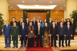 Trao Quyết định nghỉ chế độ cho 6 Ủy viên Bộ Chính trị, Ban Bí thư Trung ương Đảng khóa XII không tái cử khóa XIII