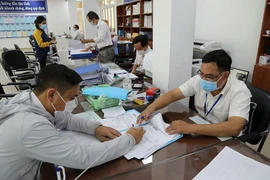 Giảm tỷ lệ trễ hẹn trong giải quyết hồ sơ, nghiêm túc thực hiện việc xin lỗi người dân, tổ chức khi để xảy ra trễ hẹn 