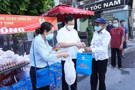 Bí thư cấp ủy - Tư lệnh đích thực trong “cuộc chiến” khốc liệt với dịch Covid-19 (Bài 3): Tình huống “cân não” của Bí thư Quận ủy và 21 ngày không quên ở Văn Miếu