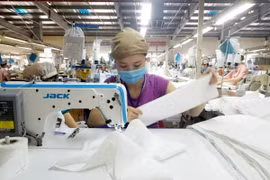 Người lao động đủ điều kiện hưởng hỗ trợ khó khăn do dịch Covid-19 