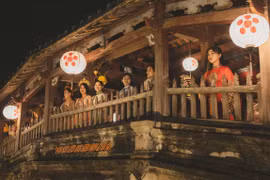 Dịu dàng áo dài phố cổ Hội An 