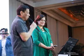 Chiến thuật “tung hỏa mù” về khả năng tranh cử của gia đình Tổng thống Duterte