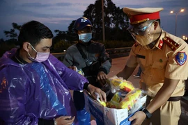 Bảo đảm đưa đón người dân về quê chu đáo, an toàn giữa đại dịch 