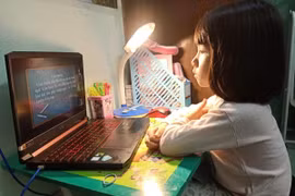 Đừng là gà công nghiệp giữa chốn thị thành 