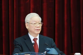 Thực hiện nhiệm vụ trung tâm là phát triển kinh tế - xã hội và nhiệm vụ then chốt là xây dựng, chỉnh đốn Đảng 