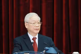 Thực hiện nhiệm vụ trung tâm là phát triển kinh tế - xã hội và nhiệm vụ then chốt là xây dựng, chỉnh đốn Đảng 