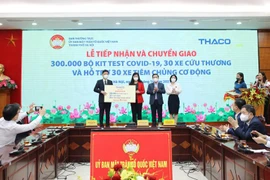 Hà Nội tiếp nhận, chuyển giao trang thiết bị phục vụ công tác phòng chống dịch 