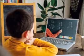 Giảm căng thẳng cho trẻ khi học trực tuyến kéo dài 