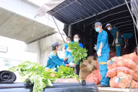 Cả nước chung tay, đồng lòng trong “cuộc chiến” tổng lực chống Covid-19