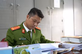 Trung úy cảnh sát hình sự “say” đánh án, không kịp đón tay con chào đời