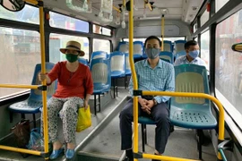 Hà Nội dừng giãn cách trên phương tiện vận tải công cộng từ ngày 8-3